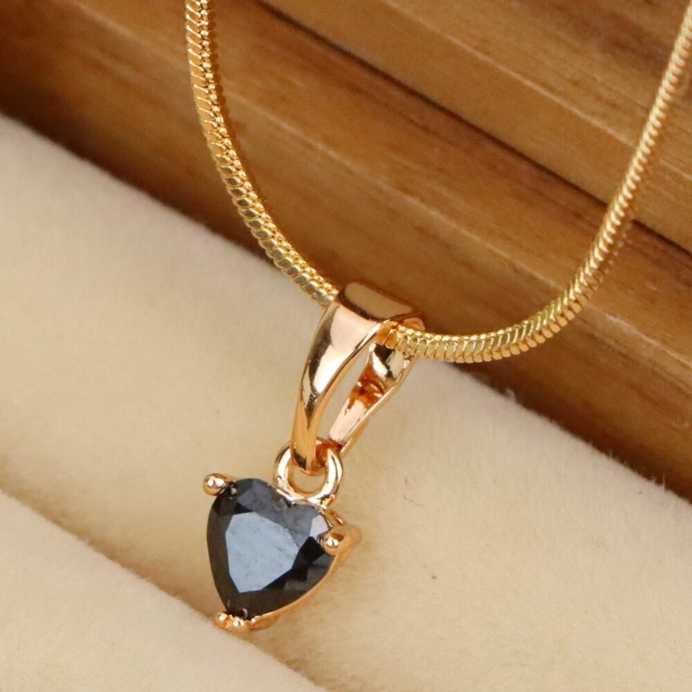 "Mini Heart-Shaped Black Pendant in Gold Plated Brass, XPPT1303